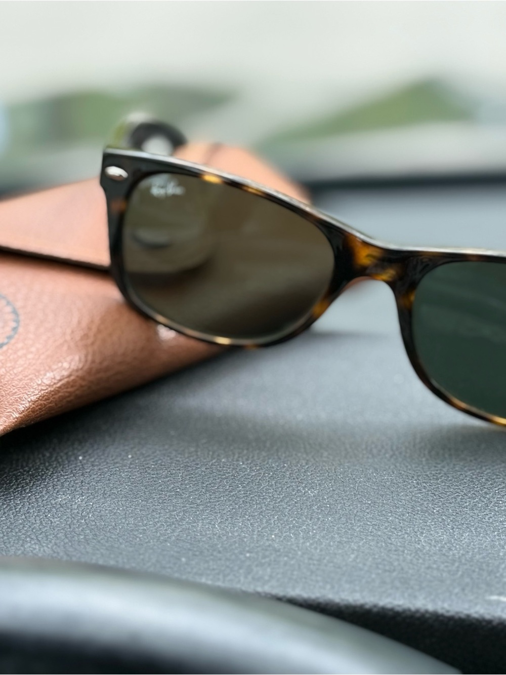 Ray-Ban Wayfarer Sunglasses Tortoise Frame with Dark Green Lenses